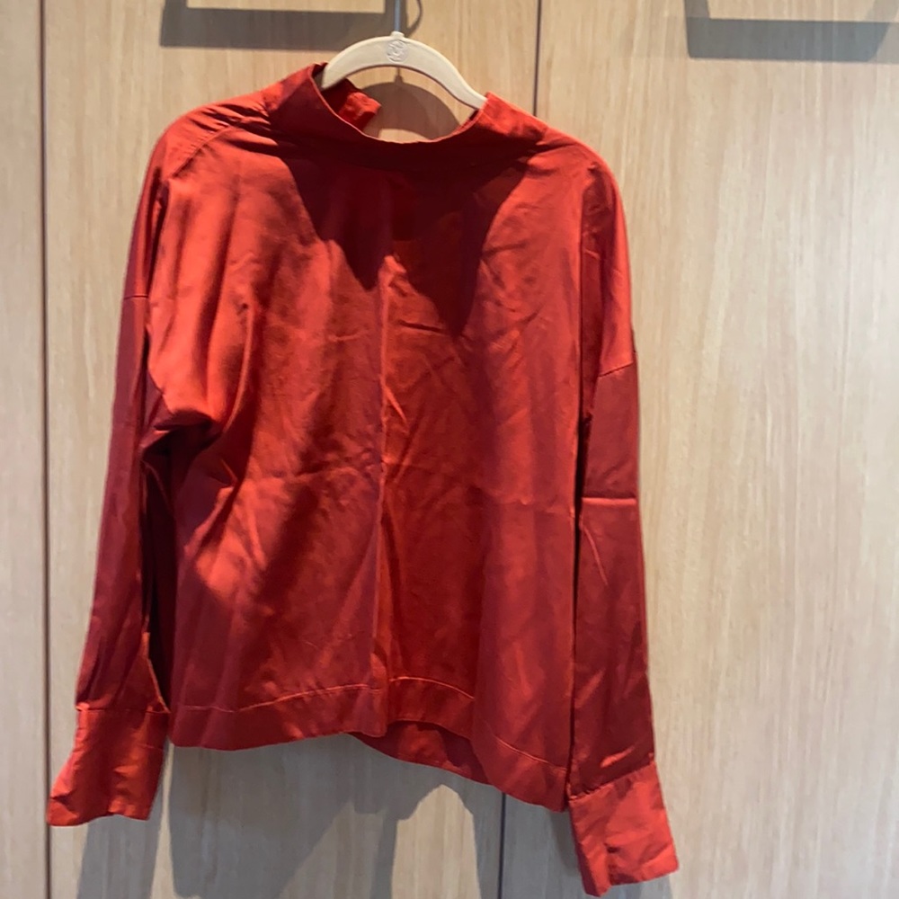 Uniqlo x Hana Tajima collab blouse